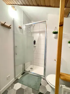 Salle de bains dans l'établissement La Casa Del Papa - Maison spacieuse avec jardin
