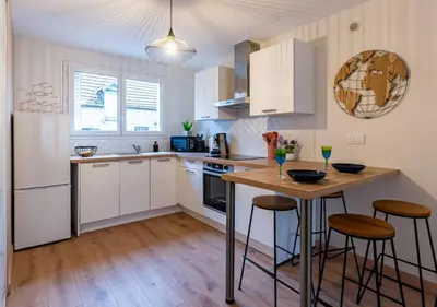Cuisine ou kitchenette dans l'établissement Le Carrousel Avec Parking Privé