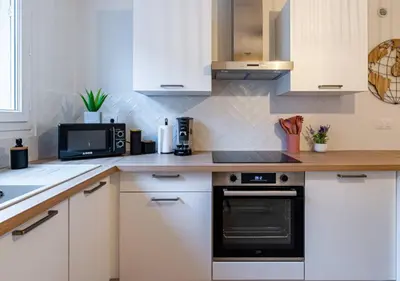 Cuisine ou kitchenette dans l'établissement Le Carrousel Avec Parking Privé