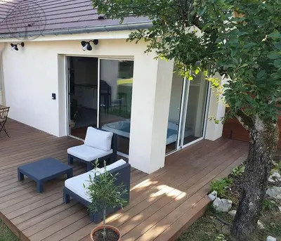 Jardin de l'établissement Guest house avec spa Jura , gîte du petit pommier