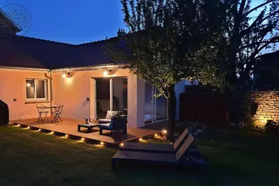 Jardin de l'établissement Guest house avec spa Jura , gîte du petit pommier