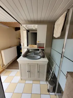Cuisine ou kitchenette dans l'établissement studio au bord du canal