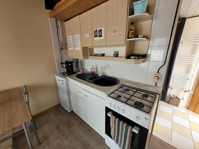 Cuisine ou kitchenette dans l'établissement studio au bord du canal