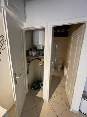 Salle de bains dans l'établissement Résidence Le Zola composé de 3 appartements distincts en Hyper Centre de Dijon avec WIFI