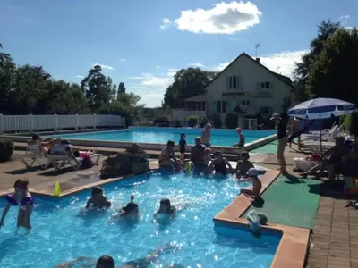 Piscine de l'établissement ZEcamping 3 étoiles familial avec Piscine et Bar-restaurant ou située à proximité