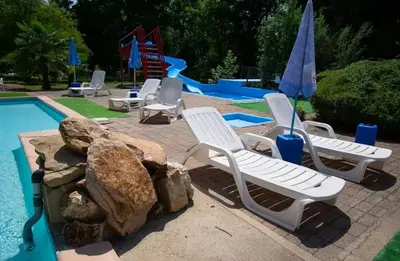 Piscine de l'établissement ZEcamping 3 étoiles familial avec Piscine et Bar-restaurant ou située à proximité