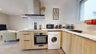 Cuisine ou kitchenette dans l'établissement Appartement Premium avec Terrasse - Parking privatif Gratuit - Fibre Wi-Fi - À 2 min Centre-Ville Dole