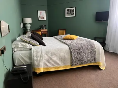 Un ou plusieurs lits dans un hébergement de l'établissement Le Téméraire Hôtel