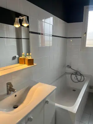 Salle de bains dans l'établissement Le Téméraire Hôtel