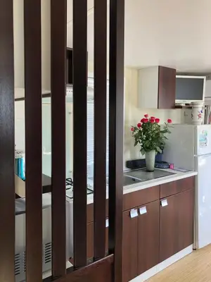 Cuisine ou kitchenette dans l'établissement Cottage flottant Premium terrasse Jacuzzi privé en supplément près de Dijon