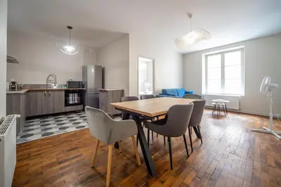 Cuisine ou kitchenette dans l'établissement Appartement centre-ville 6 personnes