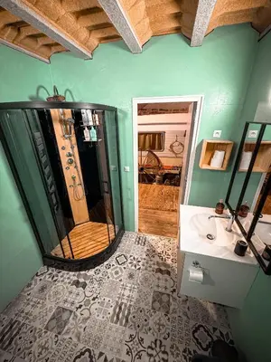 Salle de bains dans l'établissement Insolite