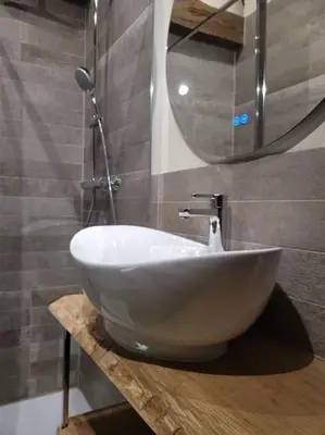 Salle de bains dans l'établissement GITE **** LE GEVOT- 10 à 14 personnes