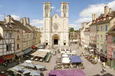 Vue générale sur Chalon-sur-Saône ou vue de la ville depuis l'appartement