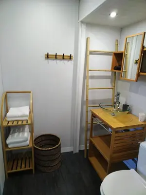 Cuisine ou kitchenette dans l'établissement Studio, La terrasse d'Isa