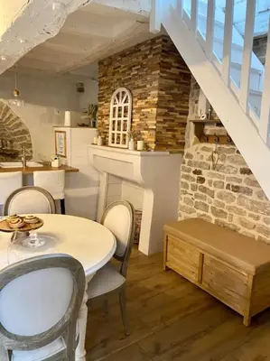 Coin salon dans l'établissement L'écrin, charmant cottage aux portes de la cité médiévale de Semur-en-Auxois