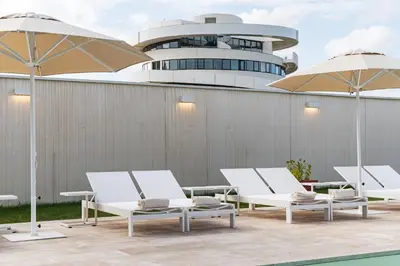 Piscine de l'établissement voco Beaune , Cité des Vins by IHG ou située à proximité
