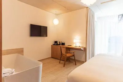 Télévision ou salle de divertissement dans l'établissement voco Beaune , Cité des Vins by IHG