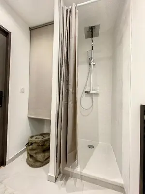 Salle de bains dans l'établissement Résidence de la Tille