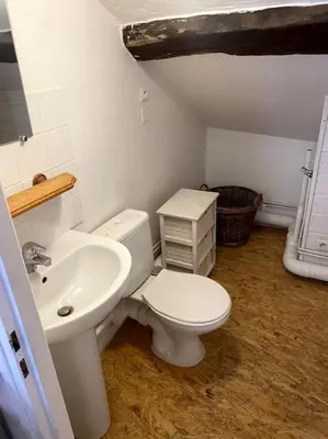 Salle de bains dans l'établissement Studio Orgelet-Lac de Vouglans
