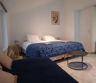 Un ou plusieurs lits dans un hébergement de l'établissement Big Townhouse In Paray Le Monial For 25 People