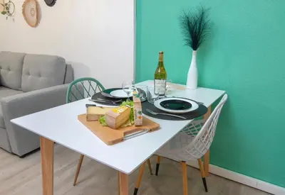 Coin salon dans l'établissement Appartement - L'ESCALE DE MONTMOROT - CALME & SÉRÉNITÉ