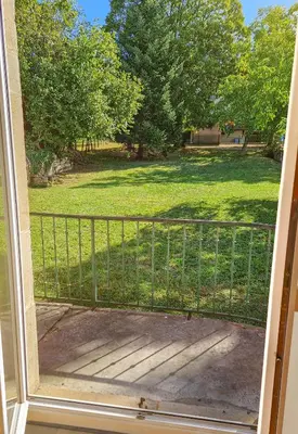 Jardin de l'établissement Appartement - L'ESCALE DE MONTMOROT - CALME & SÉRÉNITÉ