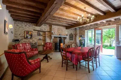 Coin salon dans l'établissement Gîte Les Hirondelles