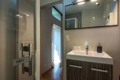 Salle de bains dans l'établissement Gîte Les Hirondelles