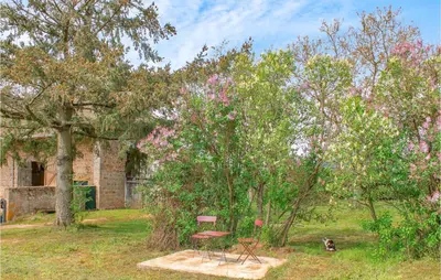 Jardin de l'établissement 2 Bedroom Nice Home In Trambly