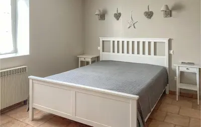 Un ou plusieurs lits dans un hébergement de l'établissement 2 Bedroom Nice Home In Trambly