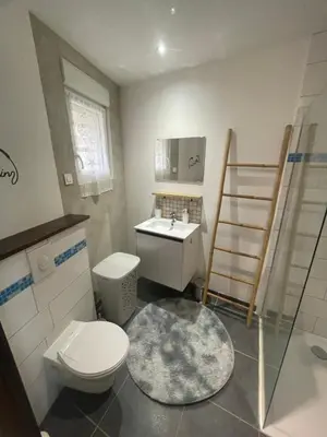 Salle de bains dans l'établissement l'Oppidum d'Alésia