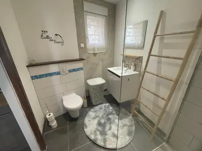 Salle de bains dans l'établissement l'Oppidum d'Alésia