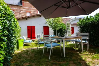 Jardin de l'établissement F3 80 m2 Longére plain pied au centre auxonne.