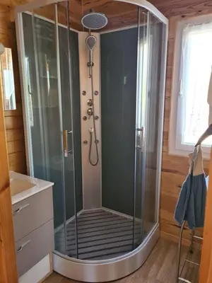 Salle de bains dans l'établissement Chalet au coeur du parc du Morvan - Moux-en-Morvan
