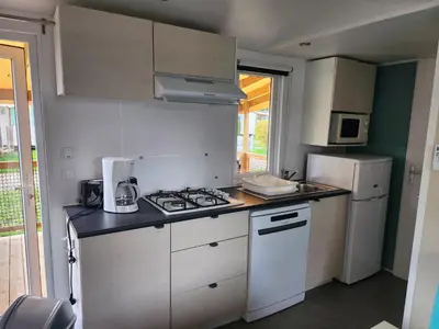 Cuisine ou kitchenette dans l'établissement camping les pêcheurs
