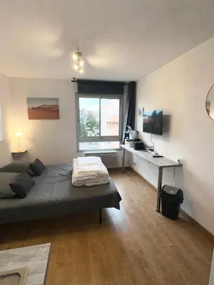 Un ou plusieurs lits dans un hébergement de l'établissement Studio Paisible Cœur de Paray-Le-Monial app 303