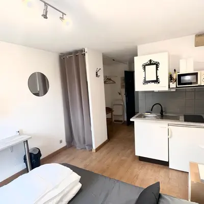 Cuisine ou kitchenette dans l'établissement Studio Paisible Cœur de Paray-Le-Monial app 303