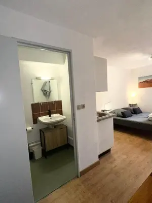 Un ou plusieurs lits dans un hébergement de l'établissement Studio Paisible Cœur de Paray-Le-Monial app 303