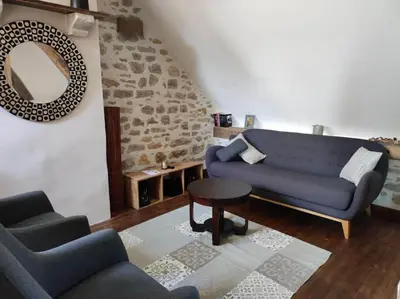 Coin salon dans l'établissement Les Hirondelles et la glycine