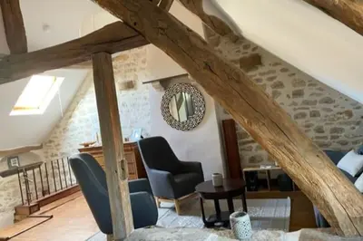 Coin salon dans l'établissement Les Hirondelles et la glycine