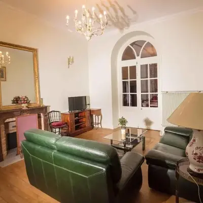 Grand Appartement a Maison sculptée