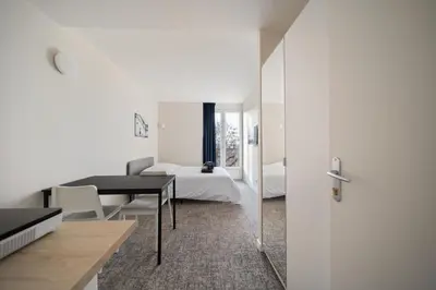 Un ou plusieurs lits dans un hébergement de l'établissement Le Mont neuf - Chambres avec cuisine au coeur de la nature type Appart'Hotel - sanitaires communs