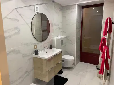Salle de bains dans l'établissement Nuits centre : superbe gîte rénové et climatisé
