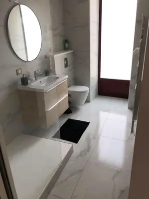 Salle de bains dans l'établissement Nuits centre : superbe gîte rénové et climatisé