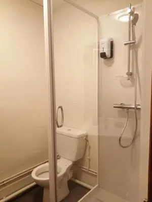 Salle de bains dans l'établissement A La Halte Des Gorges