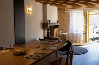 Coin salon dans l'établissement Maison familiale de charme à 15 min de Beaune