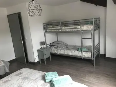 Un ou plusieurs lits dans un hébergement de l'établissement La Bétamotte: Maison entière avec piscine dans le parc du Morvan