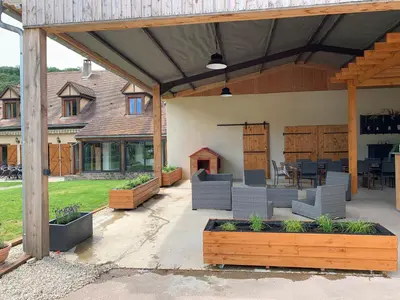 Coin salon dans l'établissement La Bétamotte: Maison entière avec piscine dans le parc du Morvan