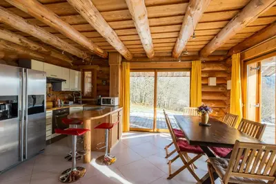 Cuisine ou kitchenette dans l'établissement Chalet l'Epicurien - Au calme avec grand jardin